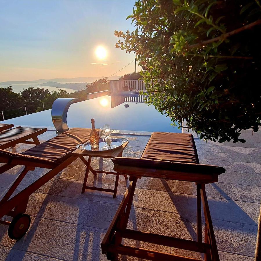 Sea View Luxury Apart Hotel Villa Conte With Swiming Pool And Romantic Spa Podstrana Exterior photo