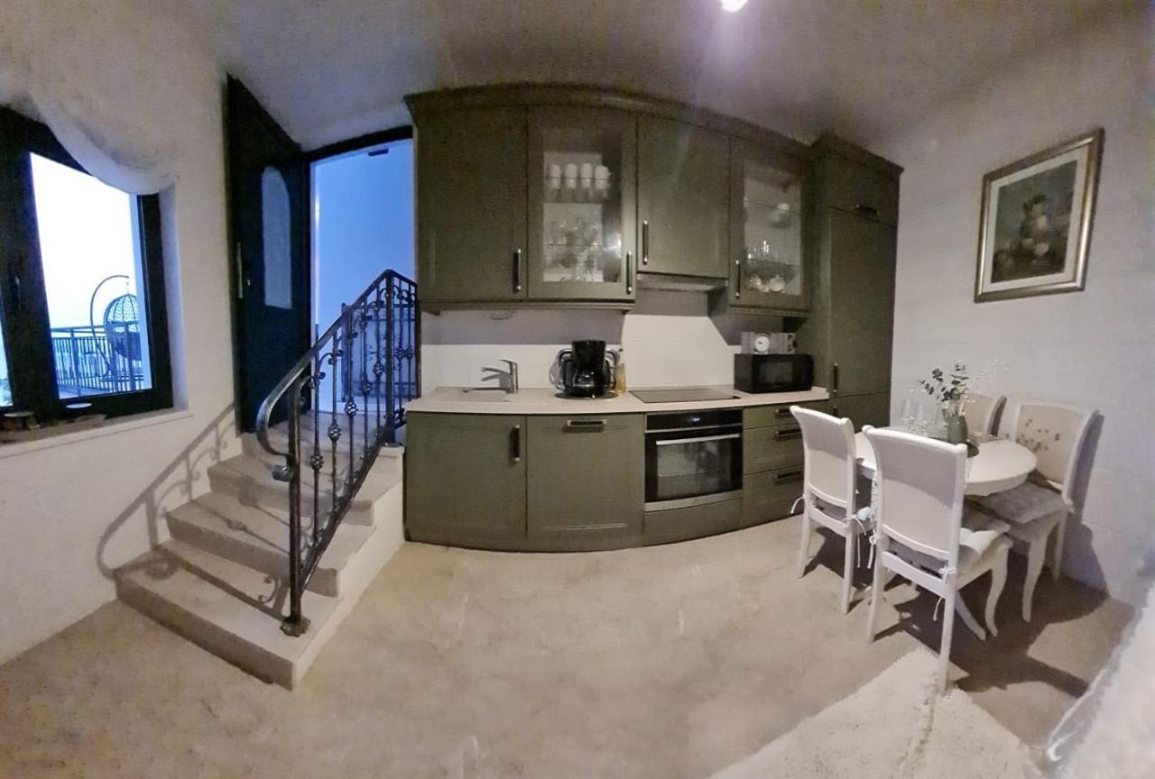 Sea View Luxury Apart Hotel Villa Conte With Swiming Pool And Romantic Spa Podstrana Exterior photo